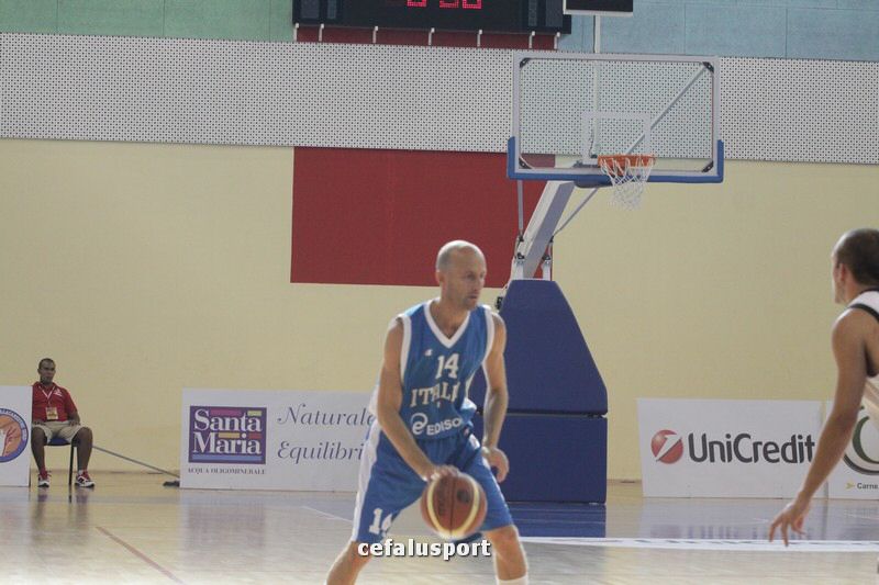 110918 basket 193_tn.jpg